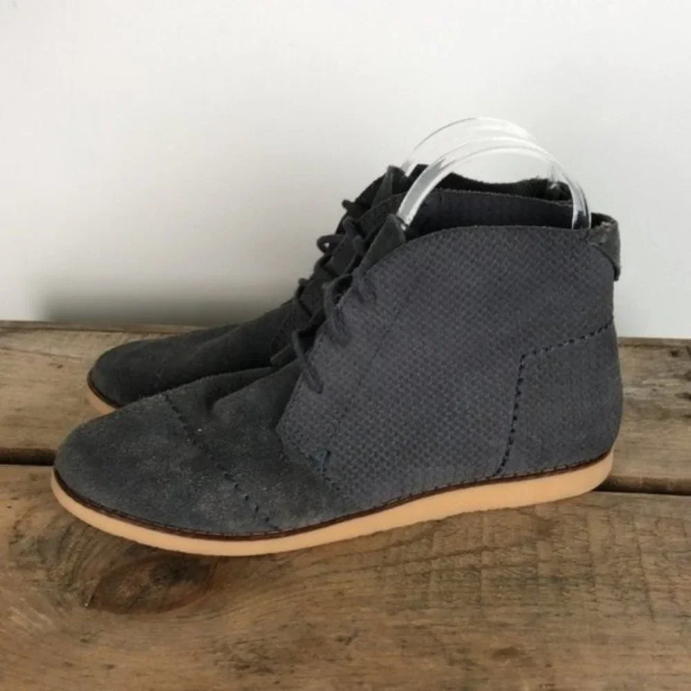TOMS grey suede lace up chukka boots size 8 EUC_7